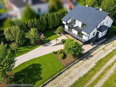 Zapraszam do obejrzenia domu 243 m² w Węgrzcach z garażem, balkonami i nowoczesnym wykończeniem dom Węgrzce