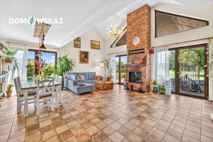 Do sprzedania przestronny dom 221 m² z eleganckim salonem i tarasem dom Rogoźnik