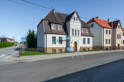 Dom z 4 niezależnymi mieszkaniami, inwestycja lub rodzinna oaza dom Lubichowo, Słoneczna