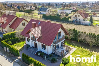 Dom wolnostojący z panelami fotowoltaicznymi i garażem dom Boguchwała, Przytulna