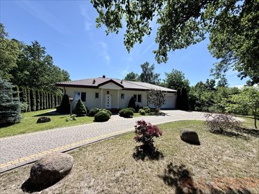 Przestronny dom z dużą działką, garaż i taras dom Rumejki