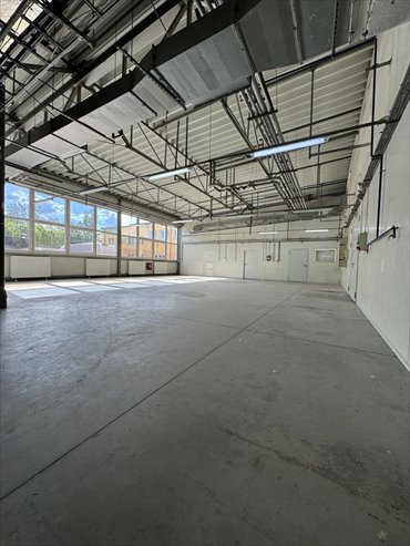 Hala 341 m² z biurem, ogrzewaniem i monitoringiem magazyn Warszawa, Białołęka, Żerań, Szałwiowa