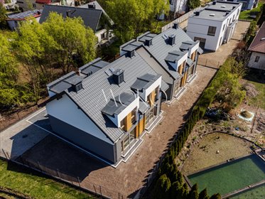 Nowoczesny dom bliźniak 100 m² z ogrodem w Radzyminie dom Radzymin, Leśna
