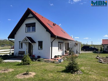 Umeblowany dom z linią brzegową jeziora Bielskie dom Okrągłe, Okrągłe