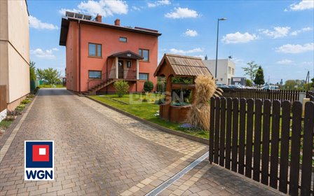 Nietuzinkowy dom dla wielopokoleniowej rodziny z dużą działką dom Gliwice, Gliwice, Dworska