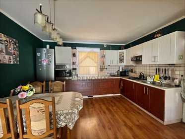 Przestronny dom wolnostojący z garażami i dużą działką dom Wałbrzych, Śródmieście