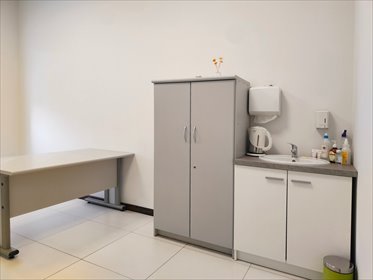 Przestronny lokal usługowy 14 m² z windą i parkingiem. lokal użytkowy Radom, Zamłynie, Główna