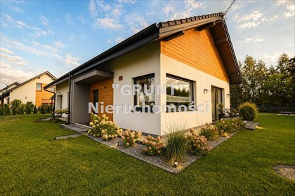 Do sprzedania dom parterowy z kominkiem i garażem 93 m² w Pokrzywnicy dom Pokrzywnica