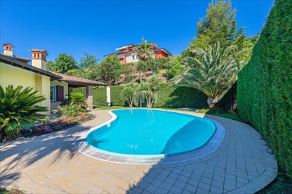 Do sprzedania luksusowa willa 180 m² z basenem i prywatnością dom Moniga del Garda