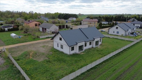Nowoczesny bliźniak 160 m² z dużą działką i poddaszem dom Radomsko