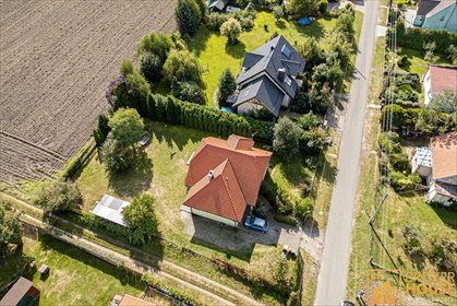 Do sprzedania urokliwy dom 142 m² z ogrodem i garażem dom Ochodze