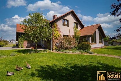 Reprezentacyjny dom 280 m² z nowoczesnymi rozwiązaniami dom Ciepielowice, Magnoliowa