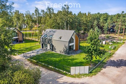 Polecam nowoczesny dom 158 m² z panoramicznymi przeszkleniami i własnym ogrodem dom Ostrówek, Leśny Zakątek