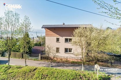 Dom inwestycyjny z 4 apartamentami blisko jeziora dom Zarzecze, Beskidzka