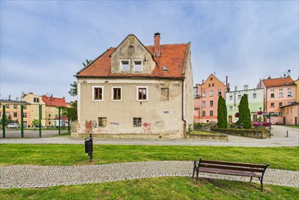 Dom z potencjałem inwestycyjnym i dużą przestrzenią dom Złotoryja, Zaułek