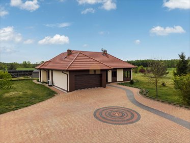 Przestronny dom 225 m² w otoczeniu natury i energii słonecznej dom Zabór Wielki