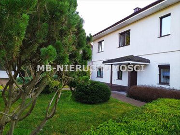 Przestronny dom 550 m2 z ogrodem i stawem. dom Zalbki