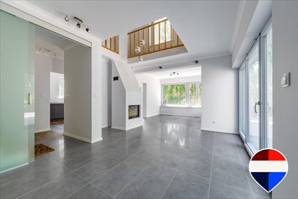 Elegancki dom z hiszpańskim klimatem, 361 m2, 7 pokoi dom Warszawski Zachodni, Sosnowa