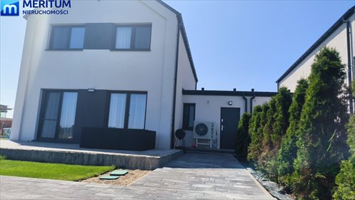 Nowoczesny dom bliźniak z ogródkiem i pompą ciepła dom Milanówek