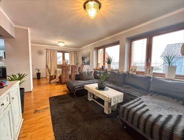 Przestronny dom z dużą działką w Kąkolewie – komfort i prywatność dom Kąkolewo