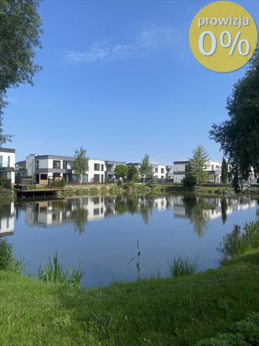 Luksusowy segment narożny z ogródkiem i garażem w inwestycji Lake Village dom Nowa Wola