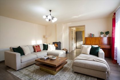 Urokliwy dom z nowoczesnym wykończeniem i garażem dom Kielce, Brzechowska