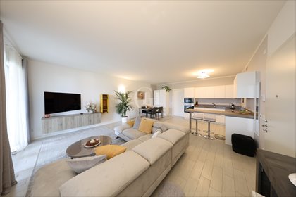 Panoramiczny apartament z tarasem nad jeziorem Garda mieszkanie Peschiera del Garda