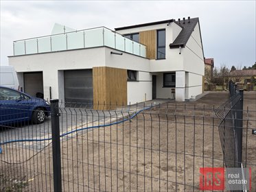 Nowoczesny dom bliźniaczy z ogródkiem i garażem w Grzybowie dom Kołobrzeg