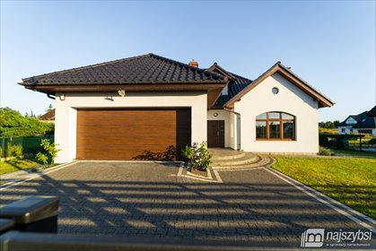 Nowogard, dom 180m2 z garażem, kominkiem i alarmem. dom Nowogard, obrzeża