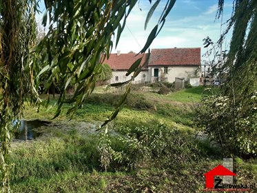 Na sprzedaż dom z dużym ogrodem i potencjałem do remontu dom Rożniątów