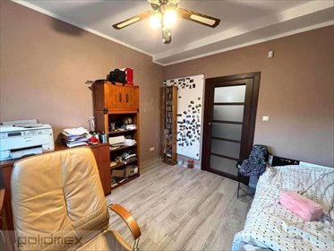 Dom z panelami fotowoltaicznymi w Czarnym Lesie. dom Czarny Las, Platanowa