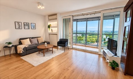 Widok na Warszawę z 17. piętra w Babka Tower (52 m²) mieszkanie Warszawa, Śródmieście, Aleja Jana Pawła II