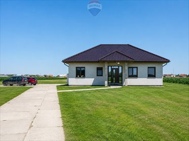 Do sprzedania przestronny dom 204 m² z dużą działką w Magdalenkach dom Magdalenki