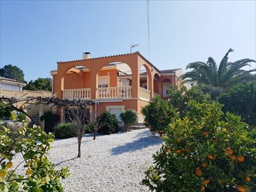 Przestronna willa z basenem, 5 sypialni, garaż, ogród dom Los Balcones, Costa Blanca