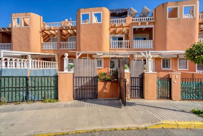 Nowoczesny dom z tarasem i basenem w Torrevieja dom Alicante, Costa Blanca