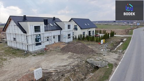 Dom bliźniak z dużym ogrodem i nowoczesnym wykończeniem dom Ramiszów, Ramiszów, Widawska