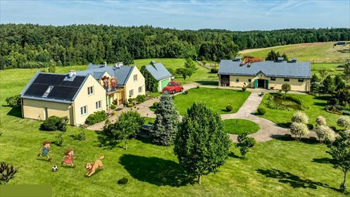 Siedlisko 545 m² z domem, stajnią i działkami w Smażynie dom Smażyno