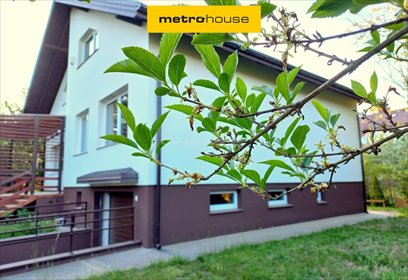 Komorów: Dom po remoncie z dwoma budynkami i ogrodem dom Komorów