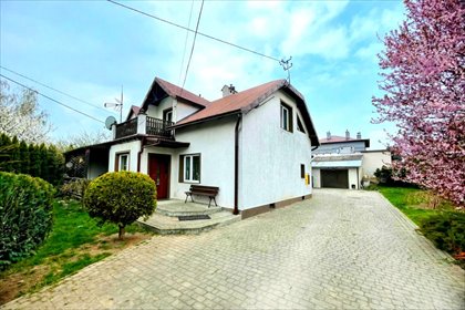 Dom bliźniak z garażem, tarasem i ogrzewaniem gazowym dom Boguchwała, Partyzantów