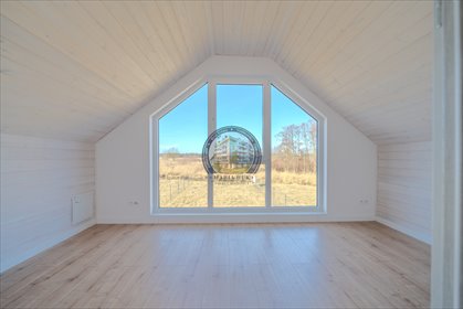 Urokliwy dom nad wodą z tarasem i własnym pomostem dom Zastań