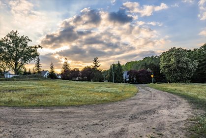 Wioska, jezioro i przestrzeń do życia działka Kolesin