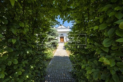 Dom 590 m² z pięknym ogrodem w Konstancinie-Jeziornie dom Konstancin-Jeziorna