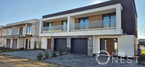 Nowoczesny dom bliźniak z garażem i ogródkiem w Lesznowoli dom Lesznowola