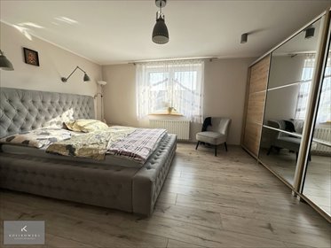 Przestronny dom z dwoma niezależnymi mieszkaniami dom Międzybórz