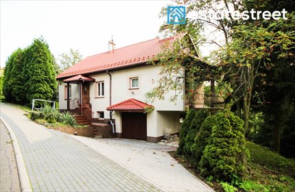 Przytulny dom z dużym balkonem, garażem i ogrodem dom Krosno, Wiejska