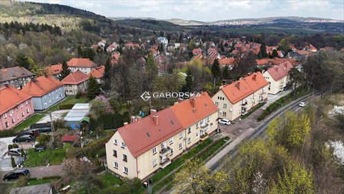 Kawalerka z ogródkiem i piwnicami w spokojnej okolicy mieszkanie Wałbrzych, Sobięcin
