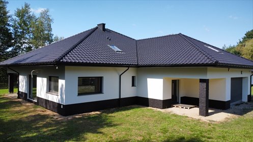 Nowoczesny dom 227 m² z garażem i budynkiem gospodarczym dom Radgoszcz