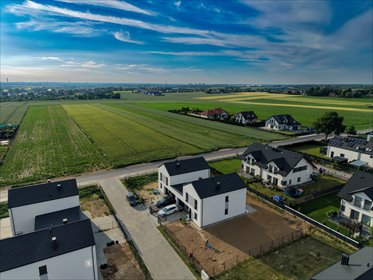 Zapraszam do obejrzenia nowoczesnego domu 6 pokoi z garażem i dużą działką dom Kalinówka