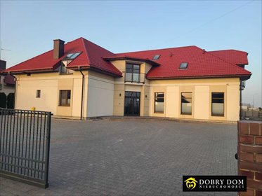 Do sprzedania nowoczesny obiekt 443 m² z pokojami z łazienkami lokal użytkowy Zambrów