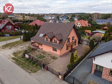 Dom z przestrzenią usługową i zielonym otoczeniem dom Dolaszewo, Bukowa